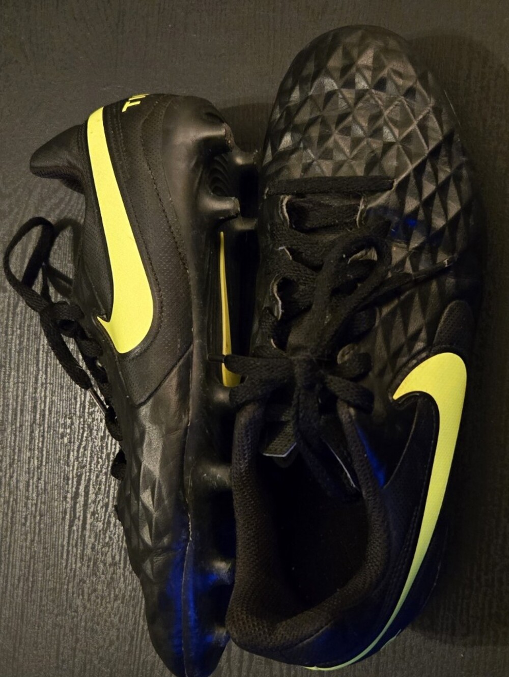 Boys Black And Neon Nike Soccer Cleats - Picture 3 of 7